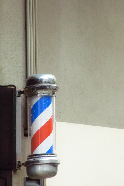 理发店是街道上古老的象征。图片下载