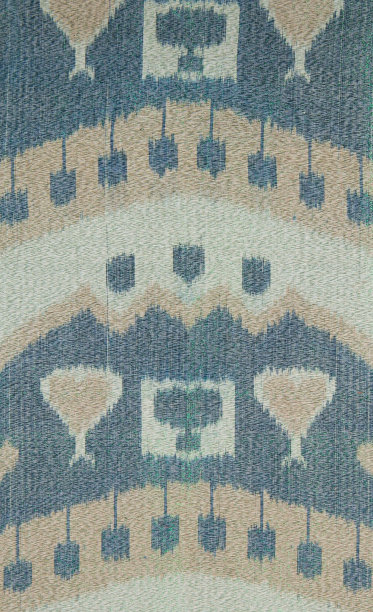 在蓝色和米色面料上的抽象设计的垂直镜头图片下载