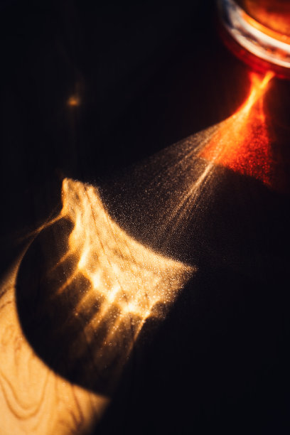 阳光下的酒杯图片下载