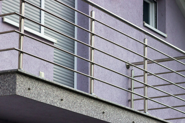 阳台上的栅栏图片下载