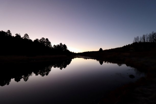 第一道光沿着显示低溪图片下载