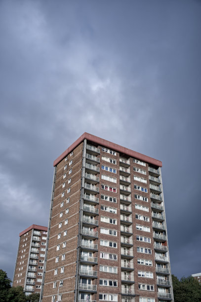 林伍德区有许多社会福利问题的贫困住宅区的市政公寓图片下载