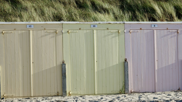 海滩小屋，北海海滩上的小屋图片下载