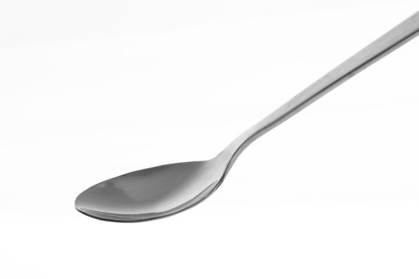 银匙孤立在白色背景上。图片下载