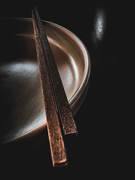 圆碗上的木筷图片下载