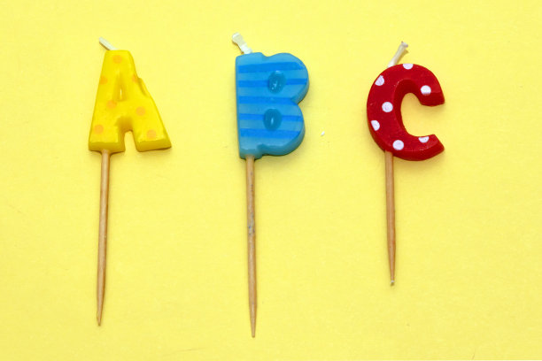 ABC文字彩色蜡烛图片下载