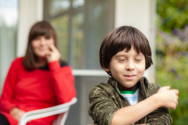 《一个快乐的孩子的画像图片下载