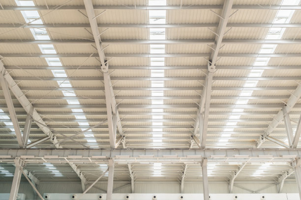 巨大的钢结构体育场的屋顶图片下载