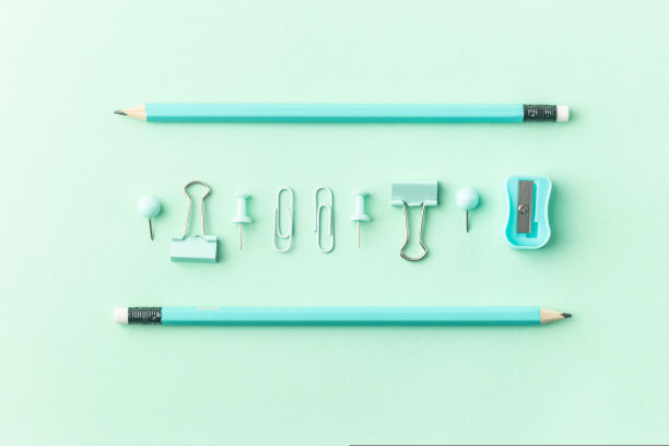 学校文具，青绿色，平铺。回到学校图片下载