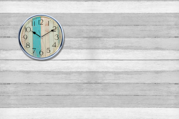时钟与墙木背景图片下载