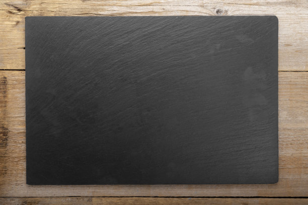 空切板在木板上的食物背景概念。图片下载