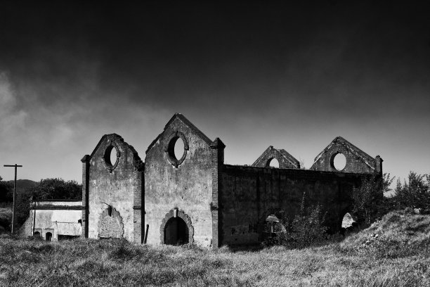 废弃的旧建筑物废墟图片下载