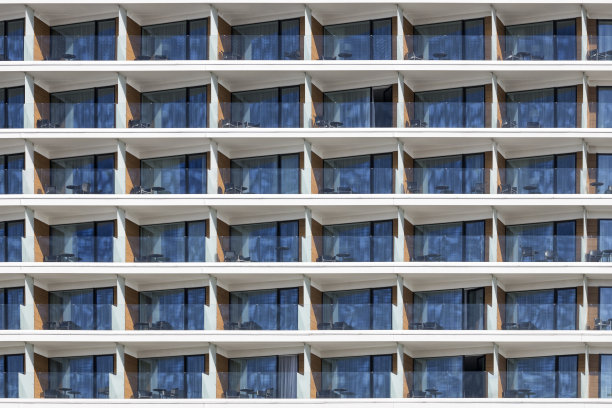 现代公寓的阳台图片下载