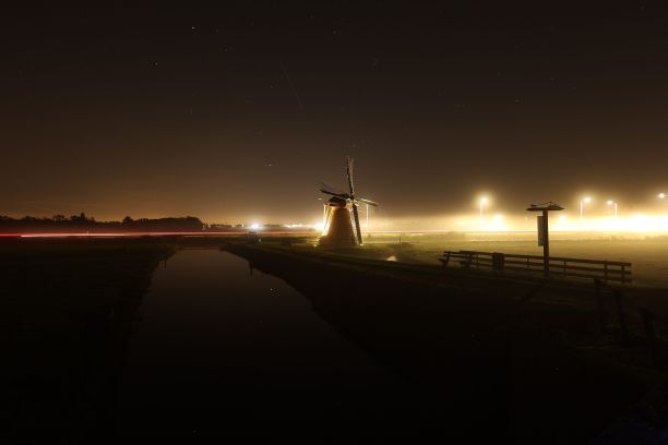 夜晚风车的美丽照片图片下载