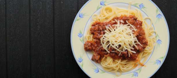 背景菜是一盘意大利肉酱面图片下载