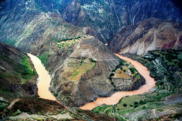 六月的澜沧江大峡谷图片下载