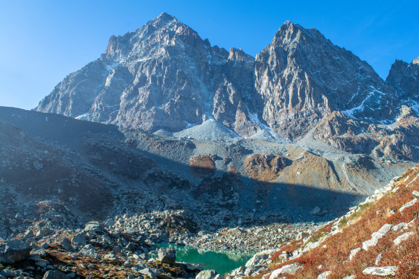 蒙维索陛下:湖泊，山峰和山谷的这奇妙的高山的科蒂亚阿尔卑斯山图片下载