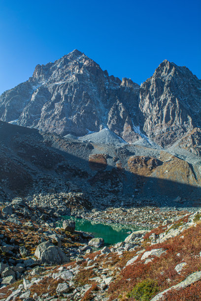 蒙维索陛下:湖泊，山峰和山谷的这奇妙的高山的科蒂亚阿尔卑斯山图片下载