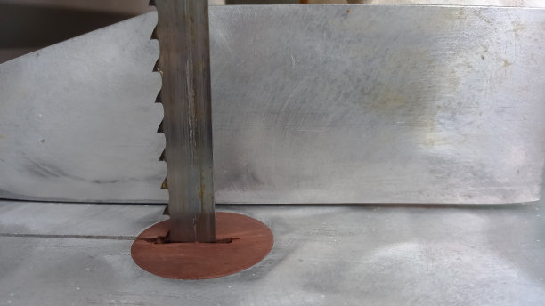 切肉片和鱼片的设备。图片下载