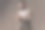自信的时尚男士穿着优雅的西装，看着旁边，搓着手掌图片下载