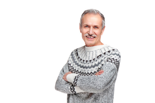 一个幸福微笑的老人的肖像被孤立在白色上图片下载