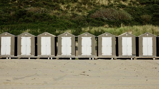 海滩小屋，北海海滩上的小屋图片下载
