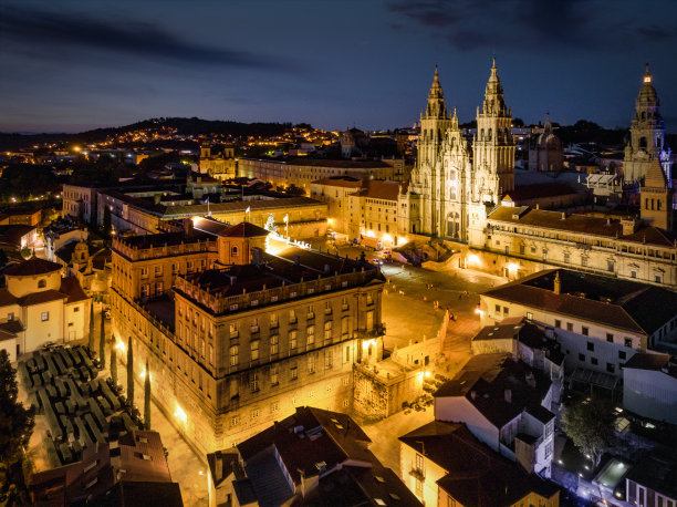圣地亚哥德孔波斯特拉大教堂和加利西亚之夜 西班牙图片下载