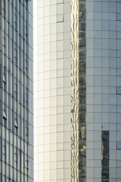 现代建筑的玻璃立面图片下载