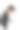 腹痛的女人坐在床上，用手压着肚子。图片下载