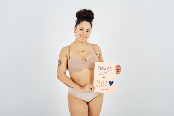 很高兴有身材正面海报的大号女人图片下载