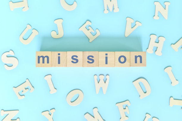 企业、公司和组织的价值观念。文字任务在木块上平铺。图片下载