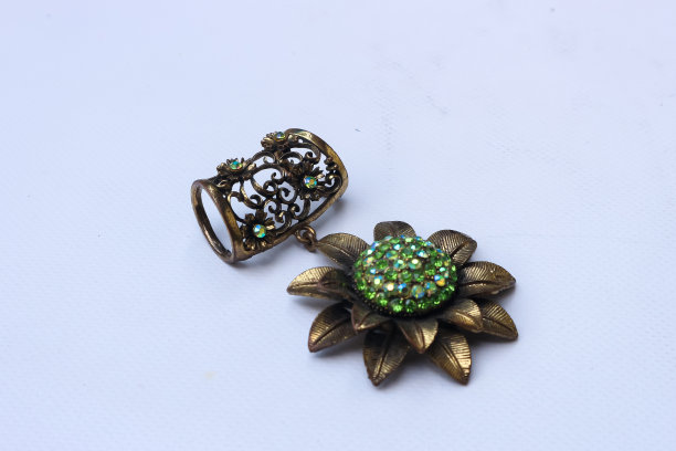 女人配件胸针图片下载