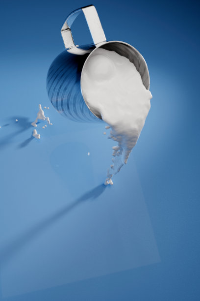 牛奶从漂浮的牛奶罐中倾泻而出图片下载