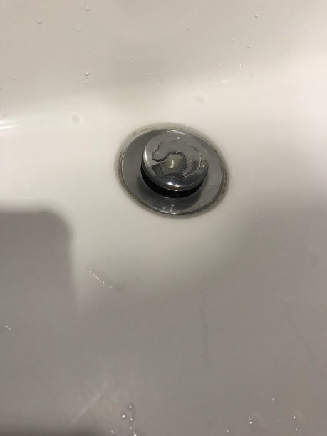 浴室里有个下沉的洞图片下载