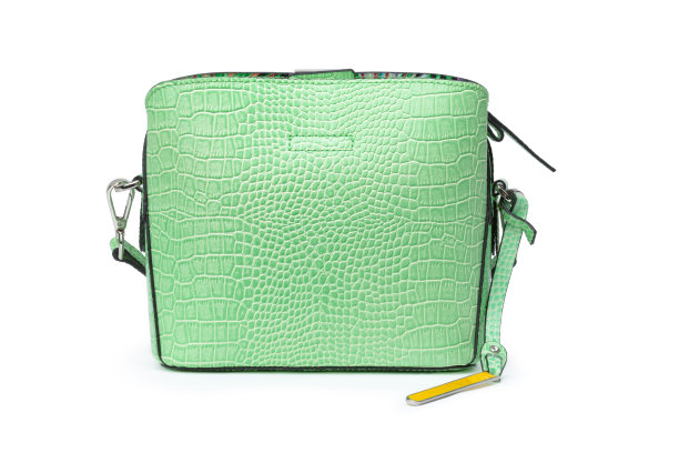 女性时尚斜挎包孤立在白色背景图片下载