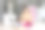 缝纫车间里的年轻女工正在为一件新衣服画草图。图片下载