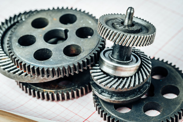 旧工业机器上的齿轮图片下载