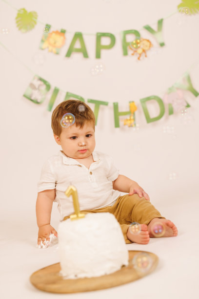 孩子的第一个生日图片下载