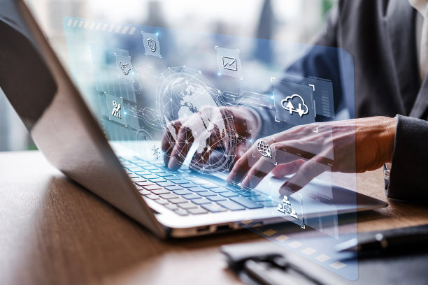 商人使用智能设备进行数字技术连接和营销，全球互联网的网络概念图片下载