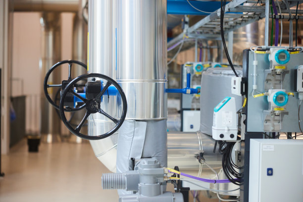 发电厂的控制装置和阀门，用水为家庭提供热量图片下载