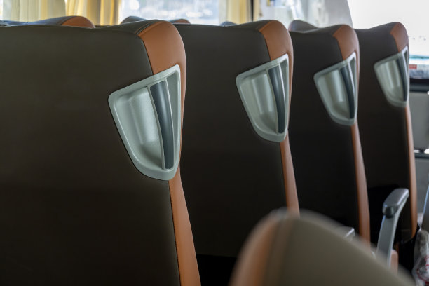 公共汽车座位有规律地排列而形成的格局图片下载