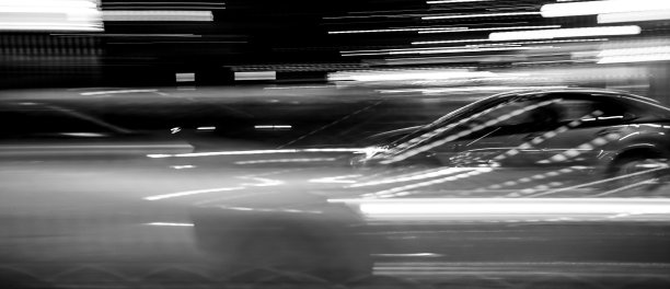 模糊运动中的汽车图片下载