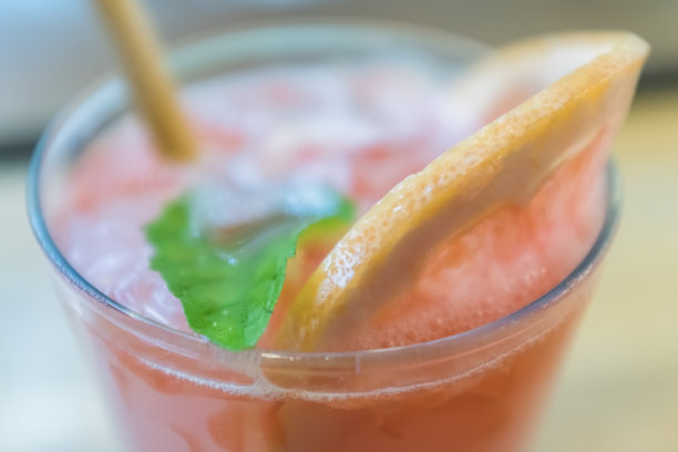 一杯特制的鸡尾酒，葡萄柚，饮料图片下载