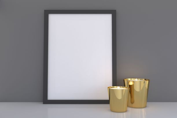 灰色墙壁附近的模型框架和蜡烛的3D渲染图片下载