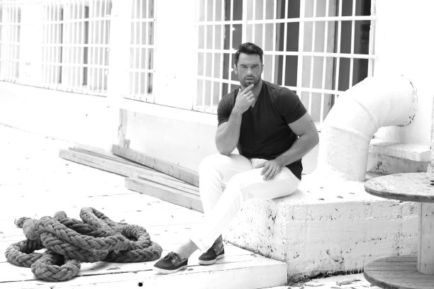 非常英俊的模型。图片下载