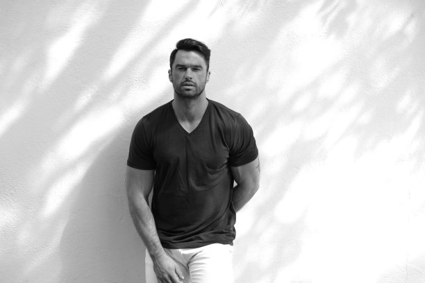 非常英俊的模型。图片下载