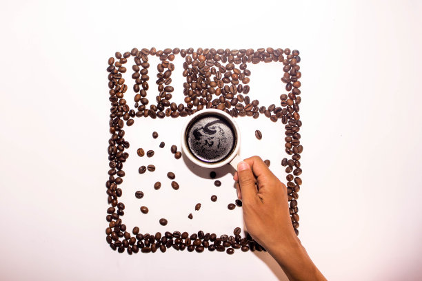 用咖啡豆和一杯咖啡制作的Instagram标志图片下载