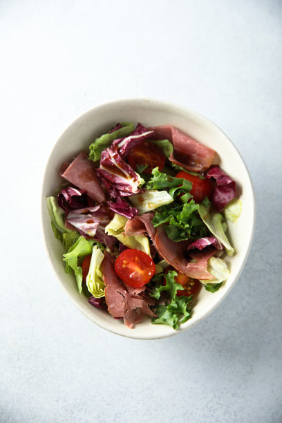 西红柿和牛肉沙拉图片下载