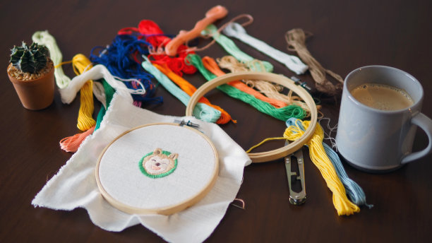 手工工艺刺绣艺术女性爱好柴狗花图案手工精选重点图片下载