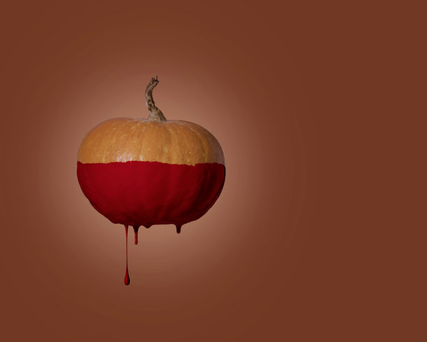 为万圣节装饰。一个橙色的南瓜，上面有颜料。蓝色背景上的简约概念图片下载